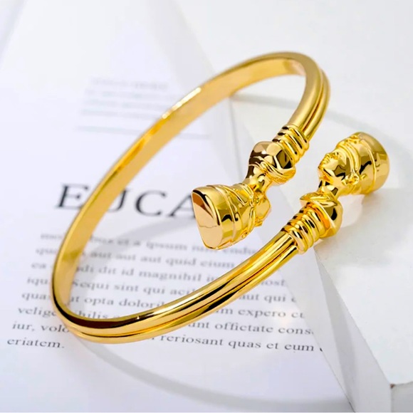 Egyptian Queen Nefertiti gold tone bracelet. Unique find - Picture 4 of 4
